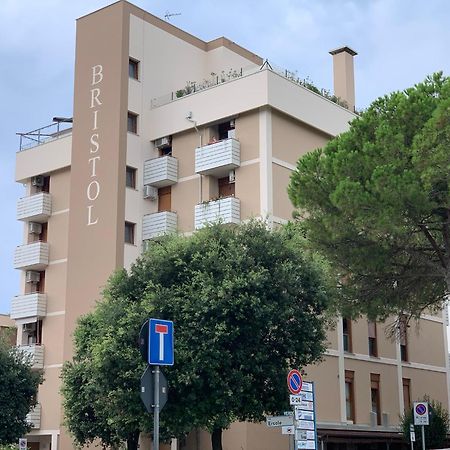Residence Bristol Бибионе Экстерьер фото
