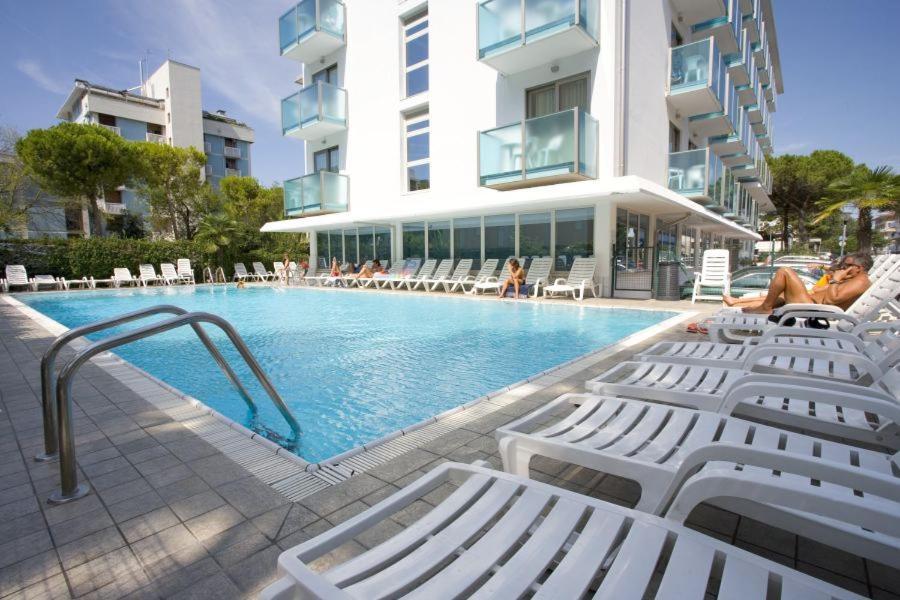 Residence Bristol Бибионе Экстерьер фото