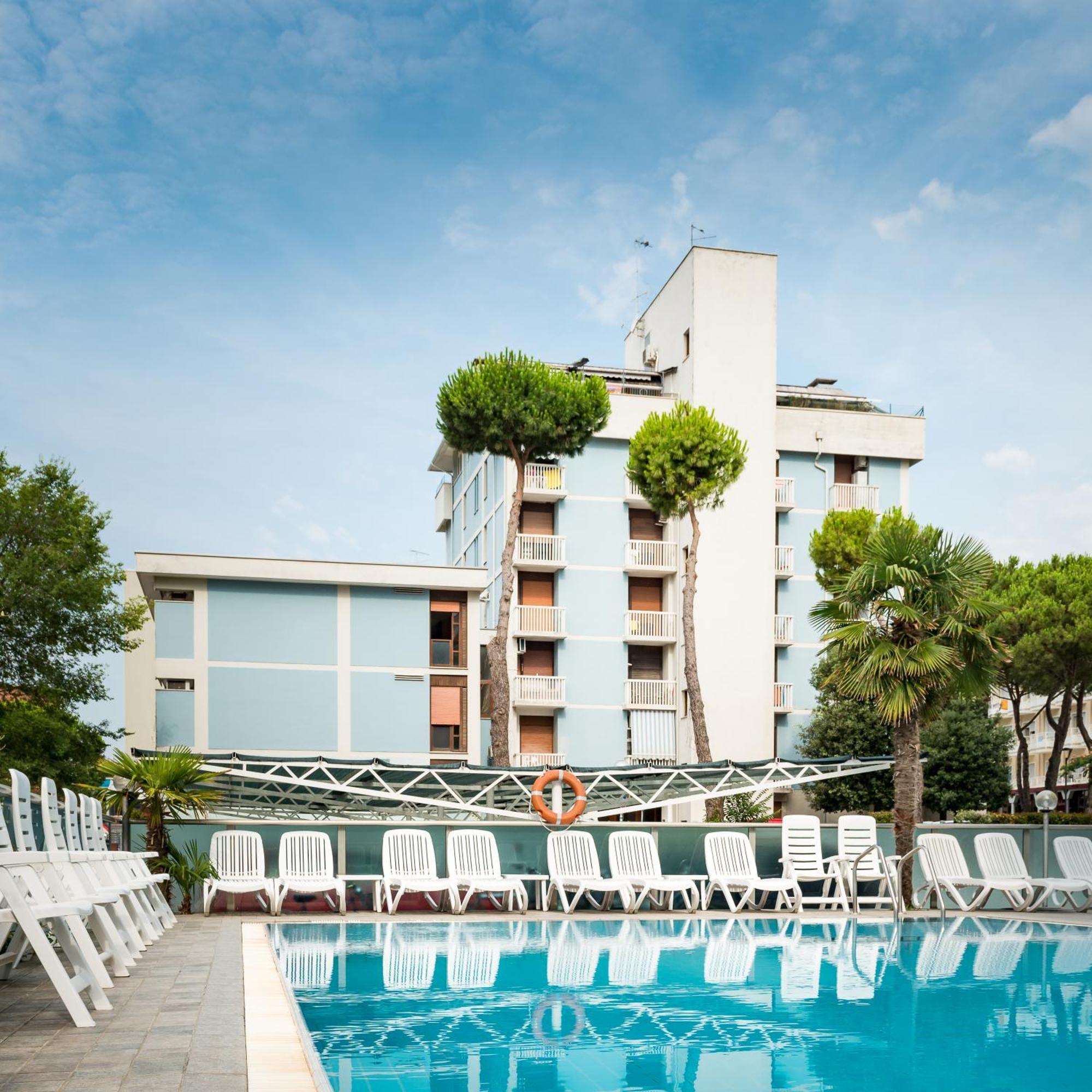 Residence Bristol Бибионе Экстерьер фото