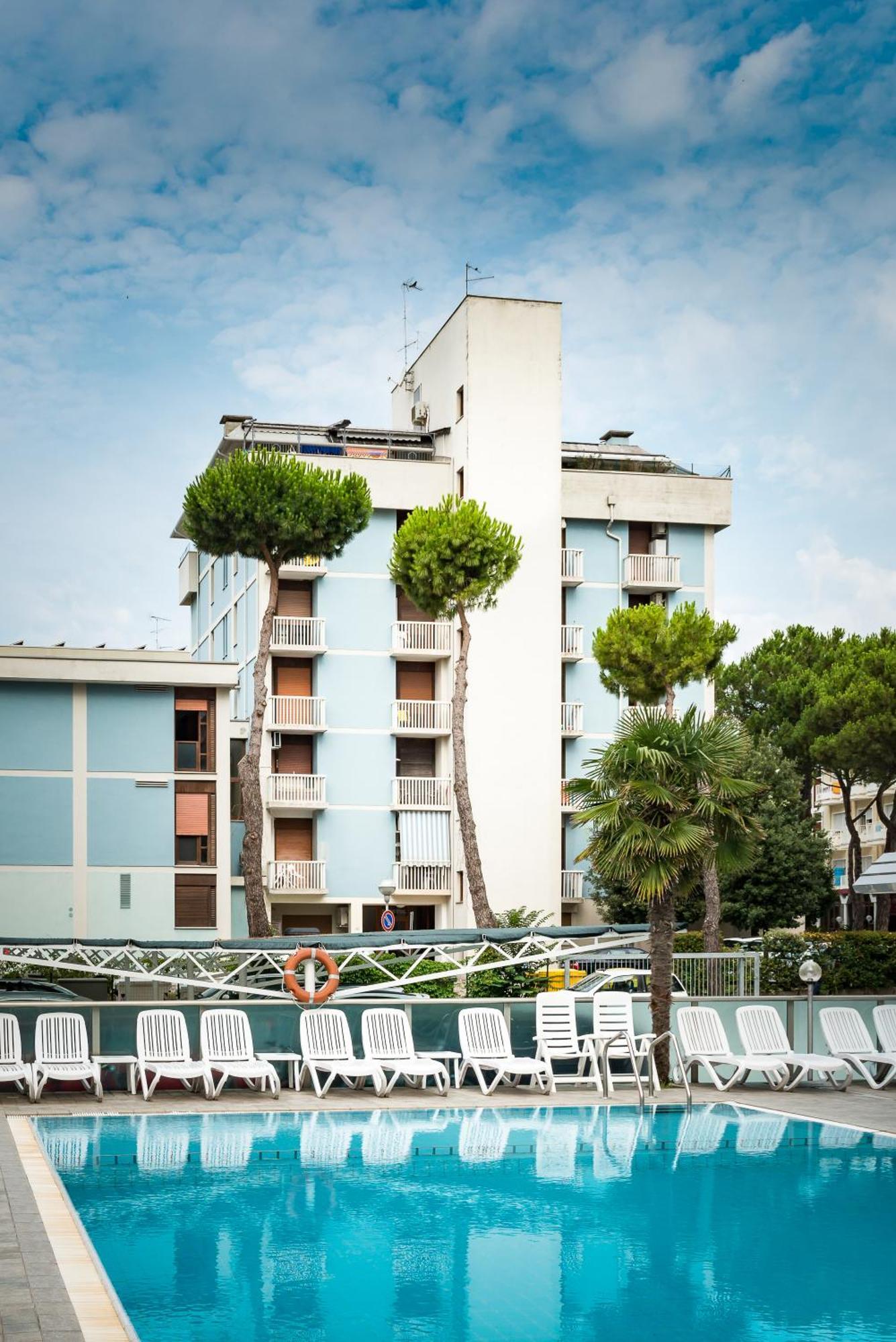 Residence Bristol Бибионе Экстерьер фото