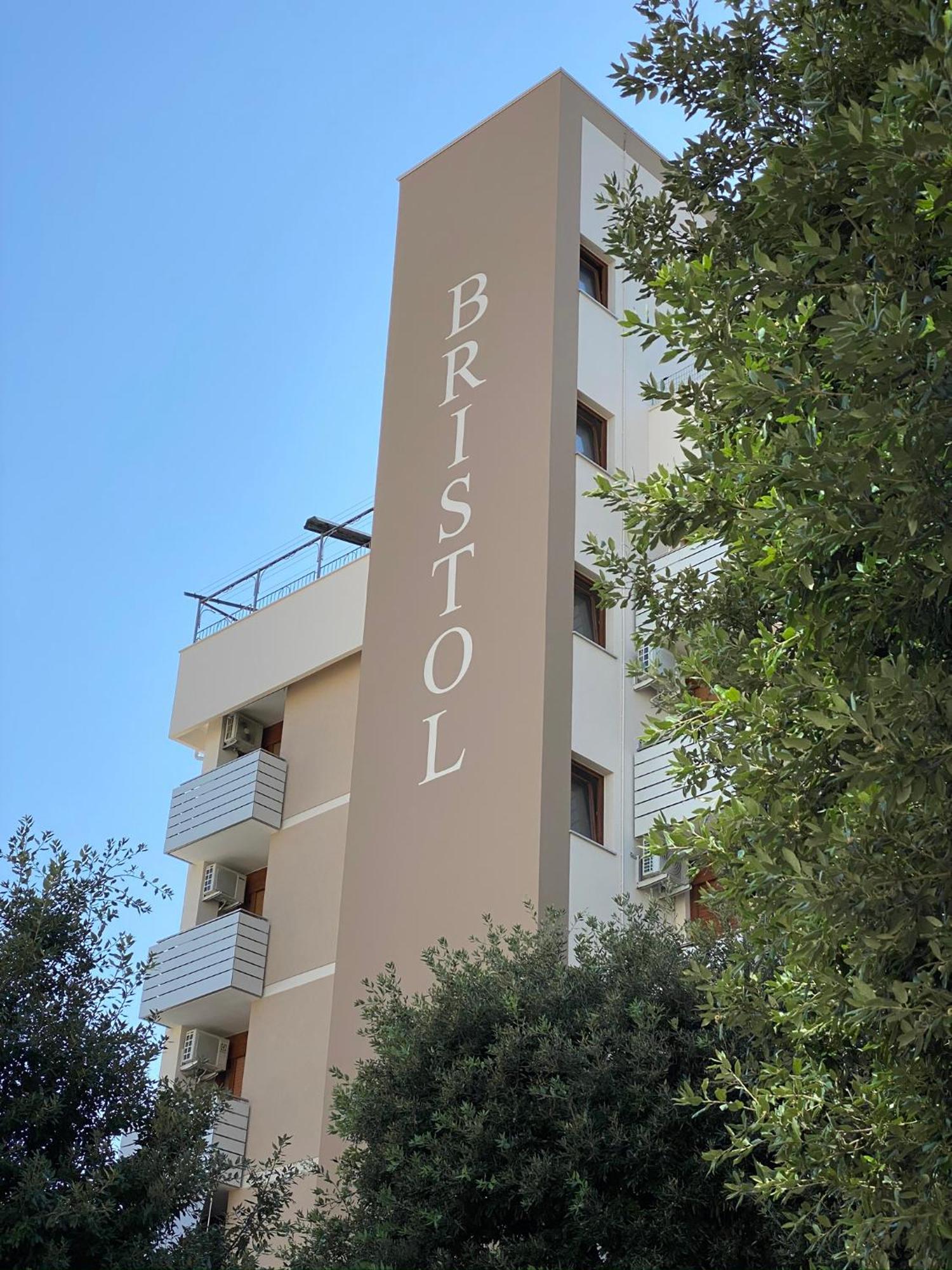 Residence Bristol Бибионе Экстерьер фото